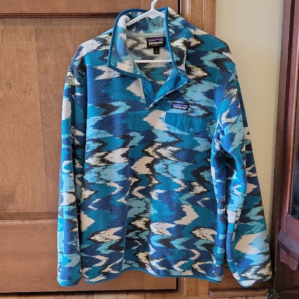 Patagonia Teal and Cream Patterned Fleece